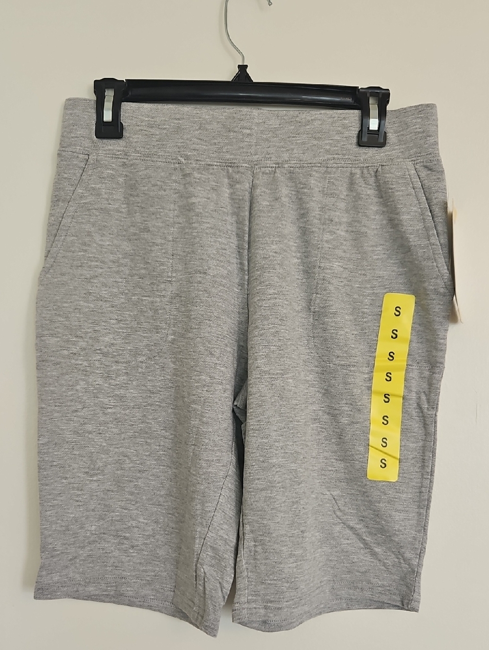 Women Gray Pull-On Knit Shorts with Pockets